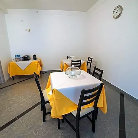 Bed & Breakfast Central Home B&B