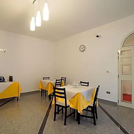 Central Home B&B Bed & Breakfast