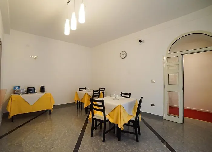 Central Home B&B לינה וארוחת בוקר