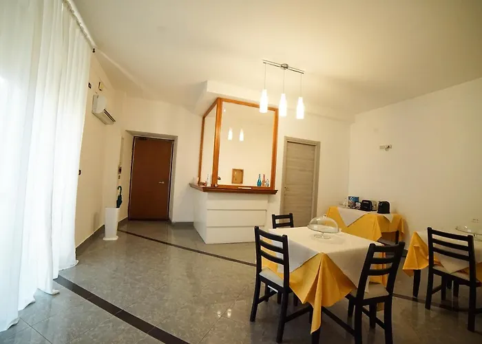 Central Home B&B לינה וארוחת בוקר 3*